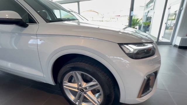 AUDI Q5 2ª serie 40 TDI 204 CV quattro S tronic S line смотреть онлайн