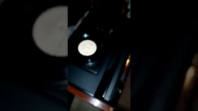 Проигрыватель пластинок радиола "Илга 301". смотреть онлайн