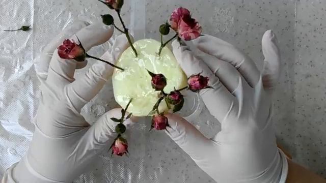 Розы в эпоксидной смоле, мини букетик/DIY/rose in epoxy resin смотреть онлайн