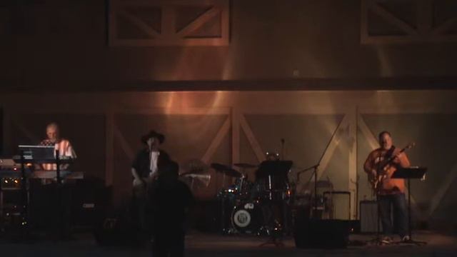 I JUST WANT TO DANCE WITH YOU by ERNIE GIVENS & THE WHITE LIES @ THE COMMONS in BUCHANAN 2013 смотреть онлайн