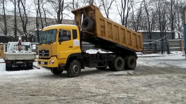 Самосвал донг  Фенг Dong Feng