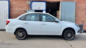 Легендарные диски на Lada Granta FL / alpina + haida 205/40 r17