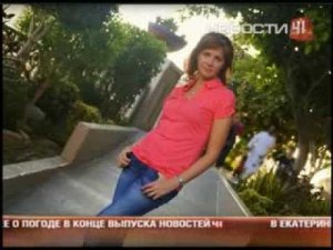 Уральская стюардесса выпала из самолета в аэропорту...