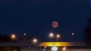 🌕 Гигантская Луна поднялась над Москвой #новости #луна