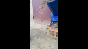 Измельчение сена и соломы в действии аппаратом УР 2,2 кВт 1