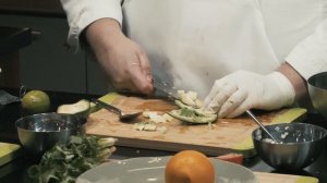 Салат крабовый с авокадо и апельсином: рецепт от шеф-повара Антона Прокофьева для Foodman.club