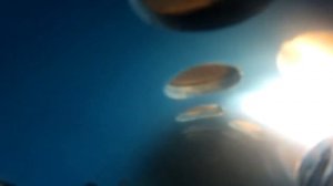 опустил камеру на дно скважины, показываю что внутри