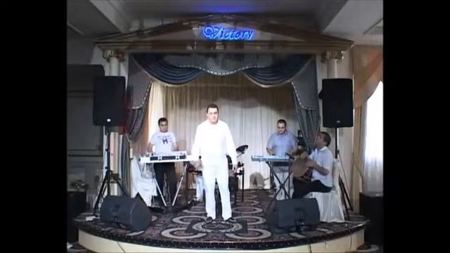 Arshak Bernecyan   Qez Karotelem