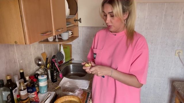УГРОЗЫ И ПЕРЕЕЗД/ОСТАЛИСЬ ЛИ У МЕНЯ ДОЛГИ/ГОТОВЛЮ РЫБУ ДОРАДО смотреть онлайн