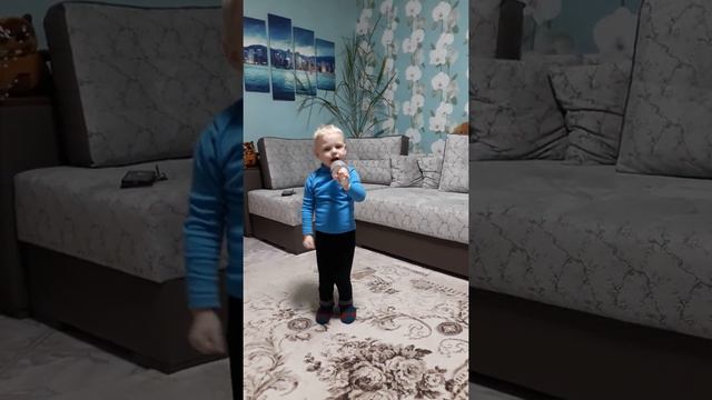 The child is singing. Sevara - There is no me. Ребенок поет. Севара - Там нет меня смотреть онлайн