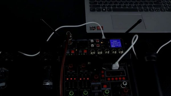 BOMGE 04E4 Channel Mixer With Dual UHF Wireless Mic