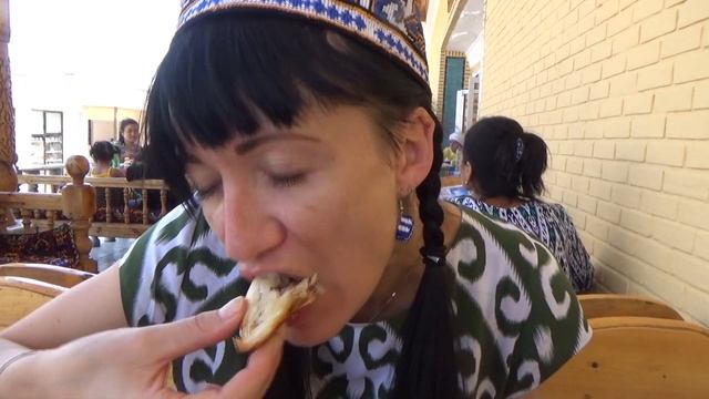 СИАБСКИЙ БАЗАР САМАРКАНДА. ВКУСНЕЙШАЯ САМСА И ОБЕД. ЕДА. ПРОБУЕМ, ПОКУПАЕМ. ВКУСНЫЙ УЗБЕКИСТАН смотреть онлайн
