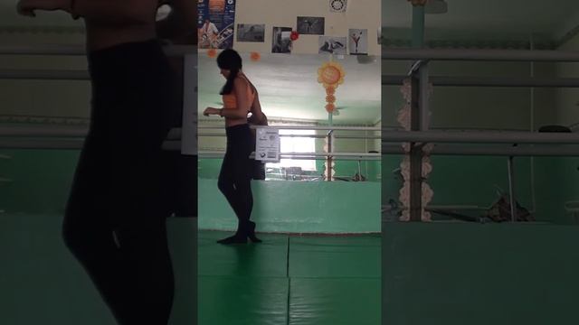 Обучающее видео. Как научиться делать заднюю затяжку(бильман)? Даяна Ерёмина;) смотреть онлайн