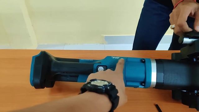 Makita DDG460 Cordless Earth Auger - How to Assembly & Review Application for this tools смотреть онлайн
