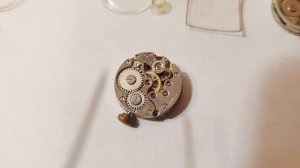 Как вытащить заводную головку часов. Пару вариантов.