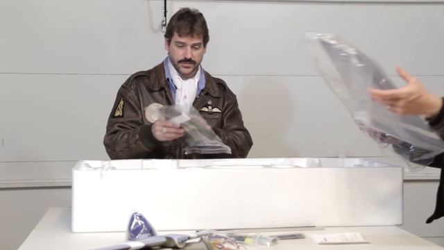 MotionRC FMS 1450mm P-51B Mustang Un-Boxing смотреть онлайн