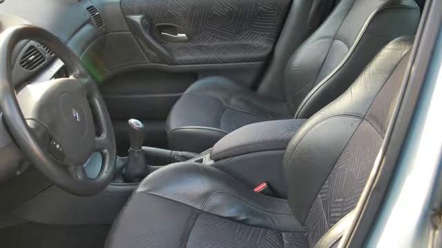 Renault Laguna 2.0-16V Dynamique Ecc 17"Lmv Groot Navigatie смотреть онлайн