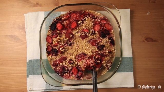 Овсяные хлопья с ягодами в духовке | Запеченные овсяные хлопья с молоком смотреть онлайн