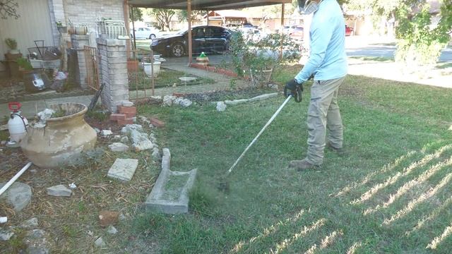 This Homeowner HELPS out Her Community and the HOMELESS so I gave her a FREE LAWN CARE смотреть онлайн