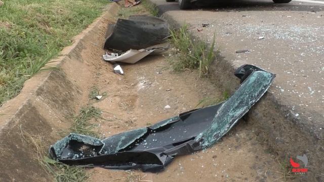 Acidente na BR-116 próximo a Santa Rita de Minas envolvendo dois veículos deixa 4 pessoas feridas смотреть онлайн