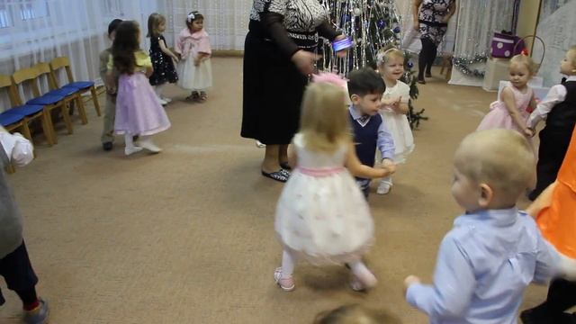 Новогодний утренник в детском саду. Часть 1 смотреть онлайн