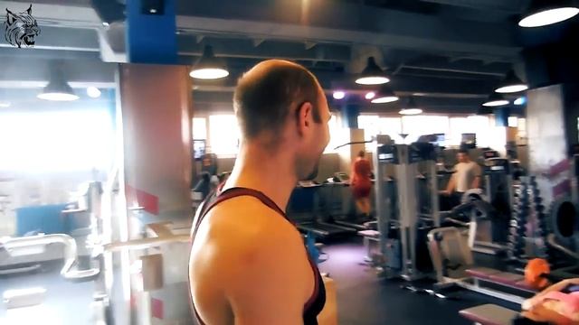 Тусовка-тренировка 2: Любители жести. Gymtime: 1 Boy &, 2 Girls Doing Legs