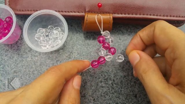 DIY How To Make 2 Color Beaded Bracelet | کاردستی، ساخت دستبند زیبا با دو رنگ مُهره смотреть онлайн