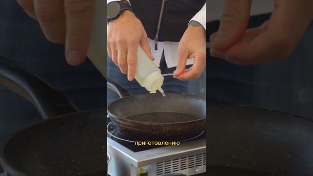 Сочный омлет с грибным соусом