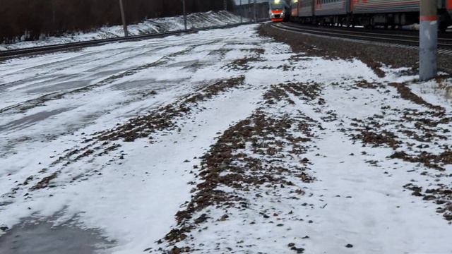 ЧС7-079 с поездом №741 Москва-Белгород и электропоезд ЭП2Д-0077 смотреть онлайн