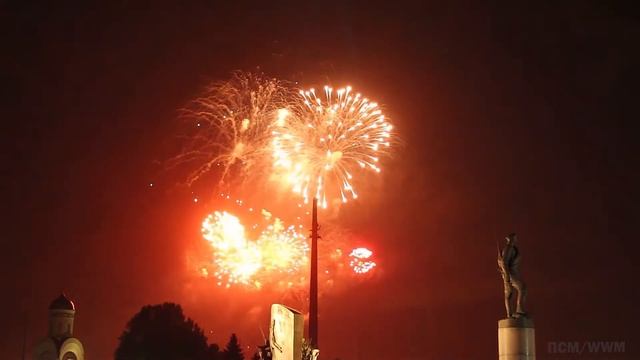 Салют и ПУШКИ 10 мая 2019 г. в день 75-летия освобождения Севастополя. (звук высокого качества) смотреть онлайн