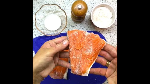 Как быстро посолить семгу дома. Всего 3 ингредиента! смотреть онлайн