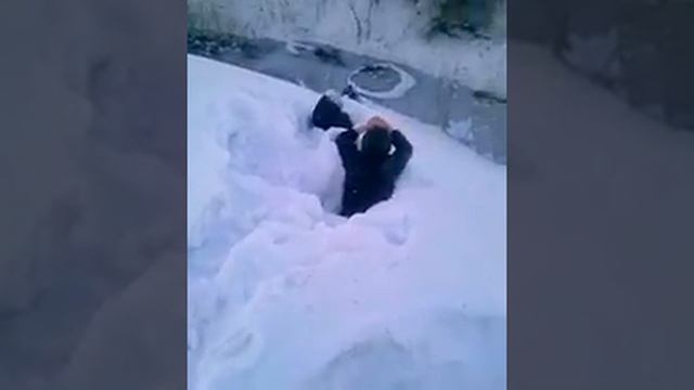 сугробы этой зимой просто огромны скрывает полностью смотреть всем)) смотреть онлайн