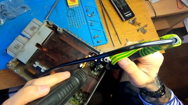 Как выпаять микросхему FLASH из блока управления chrysler