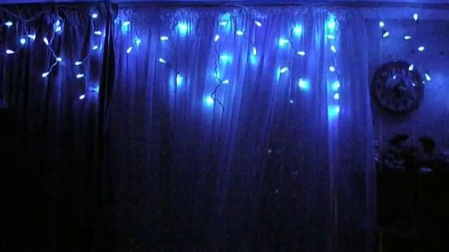 Уличная гирлянда Бахрома - Синяя, Белый провод смотреть онлайн