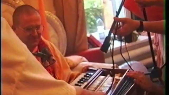 Прабхавишну Махараджа. Киртан 16 и 17.07.97 Ростов-на-Дону смотреть онлайн