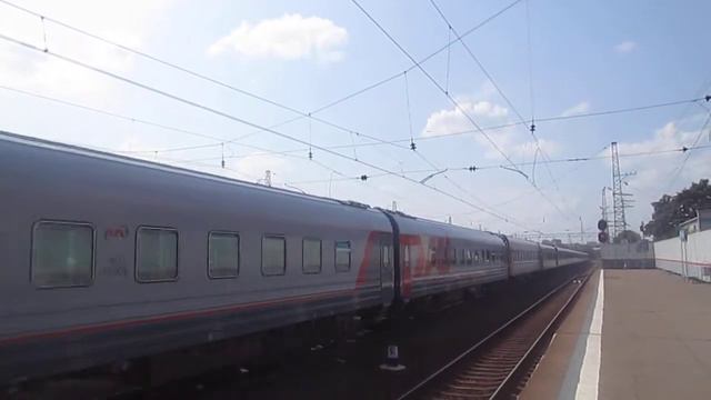 Электровоз ЭП20-016 с поездом№009Ч Москва-Брянск, станция Нара 10.08.2014 смотреть онлайн