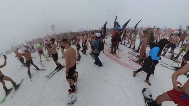 Спуск в купальниках на Boogel Woogel 2021 смотреть онлайн