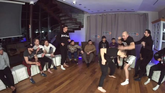 харун базиев дал отцовский чапалах никулину на конференции #hypefighting #popmma #никулин