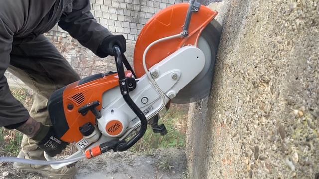 Stihl Ts-800 cutting concrete wall in slow motion. ( Utilaj de debitat Stihl taie zid de beton) смотреть онлайн
