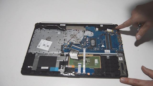 How to Disassemble HP 15 da0053wm Laptop смотреть онлайн