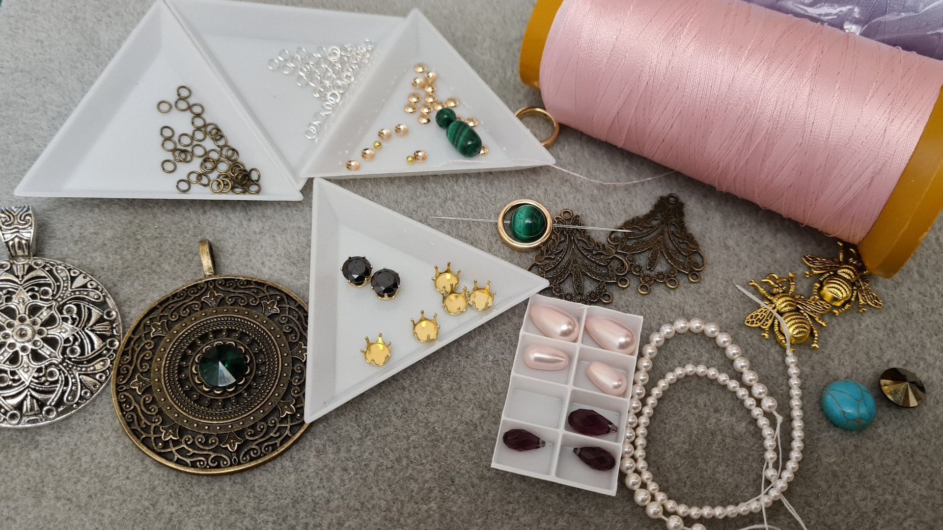 АлиЭкспресс🛒 Новые нити для бисероплетения, ловушки для бусин, элементы Сваровски, кулоны и др. смотреть онлайн