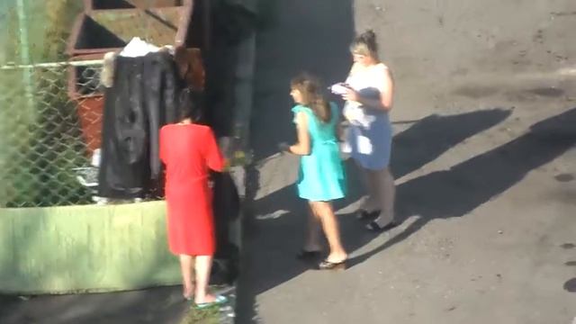 Старые шмотки начали новую жизнь! смотреть онлайн