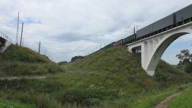 Электровоз ВЛ10У-513 с грузовым составом смотреть онлайн
