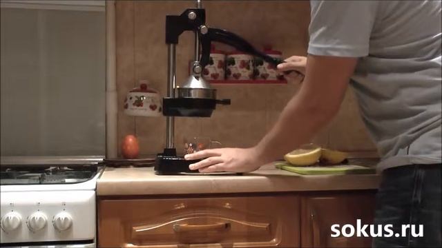 Сок из грейпфрута давим прессом Press Machine