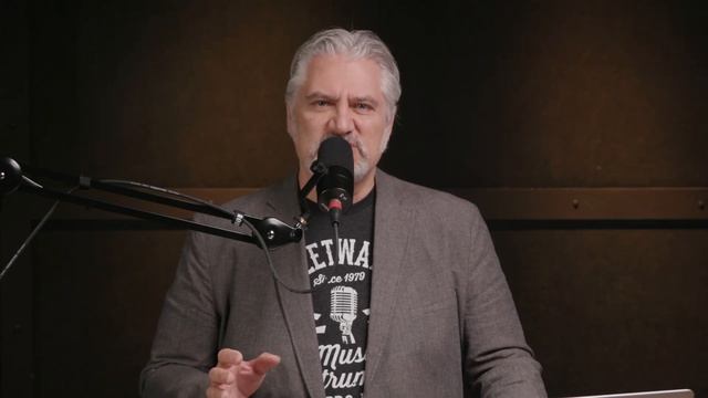 PreSonus PD-70 Dynamic Cardioid Broadcast Microphone Demo смотреть онлайн