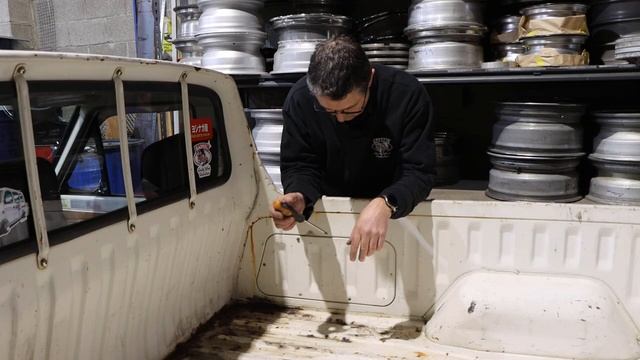 15. Nissan Sunny Truck (Datsun 1200) Episode 3. The Sunny gets charcoal for Christmas in July! смотреть онлайн