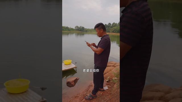 【鄧剛釣魚】天天釣魚盤老闆，今天也有被老闆盤的一天，10幾條大草魚就這麼跑了？ смотреть онлайн