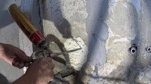 Простой способ заделать дыру в стене. Быстро и просто.