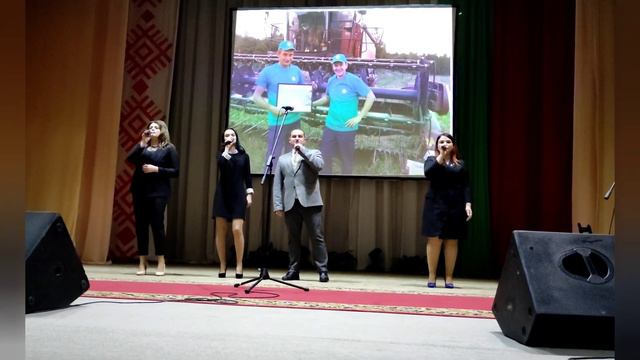 В день рождения Конституции Республики Беларусь юным Круглянцам вручили паспорта смотреть онлайн