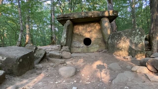 Медитация у дольмена Урайзала (9 600 лет/) "Деревня дольменов" Пшада смотреть онлайн